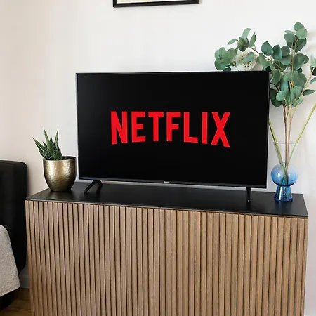 Soft Light At Krochmalna, Beautiful View And Free Netflix ורשה
